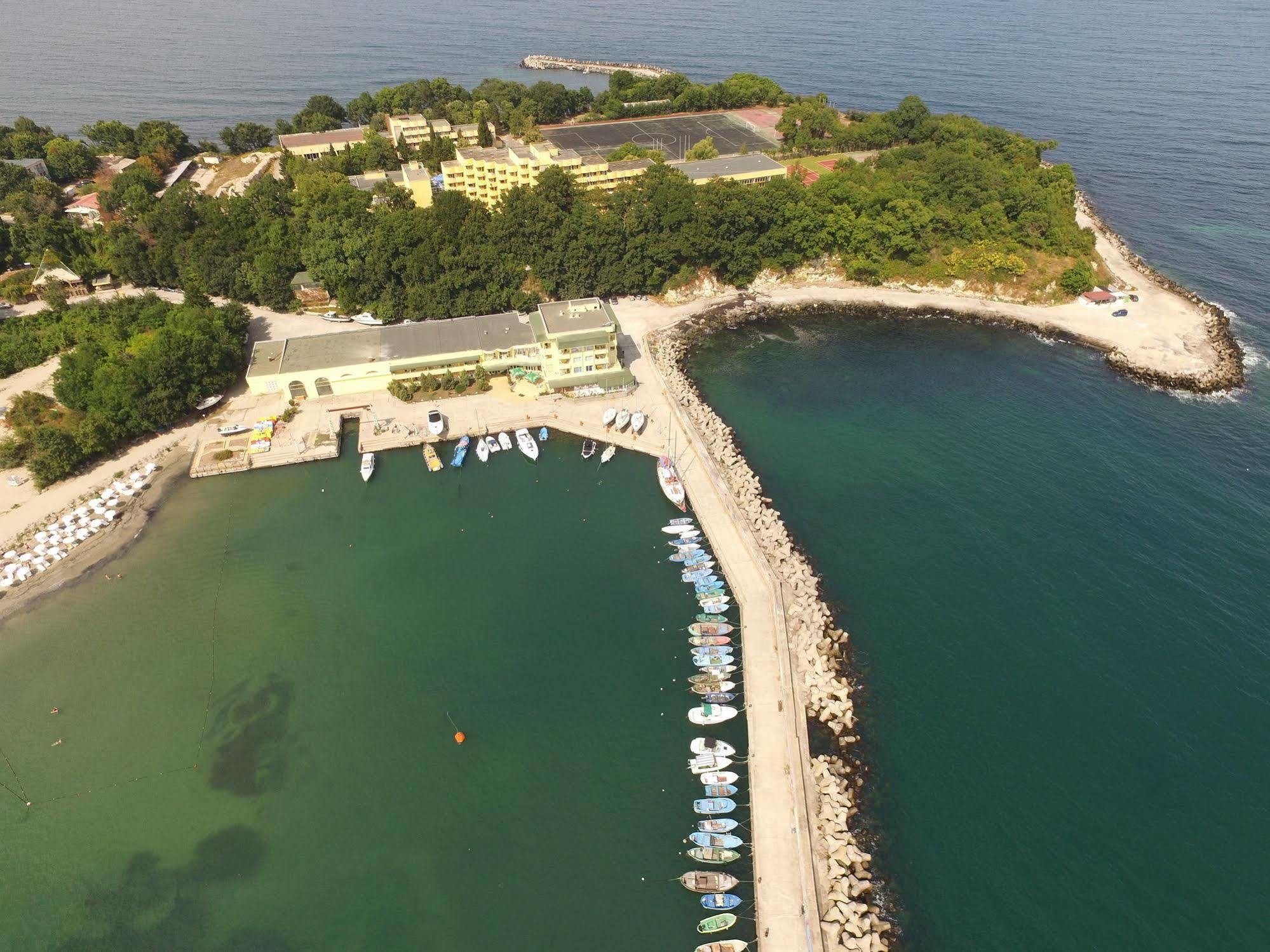 Hotel Marina Kiten  Exterior foto
